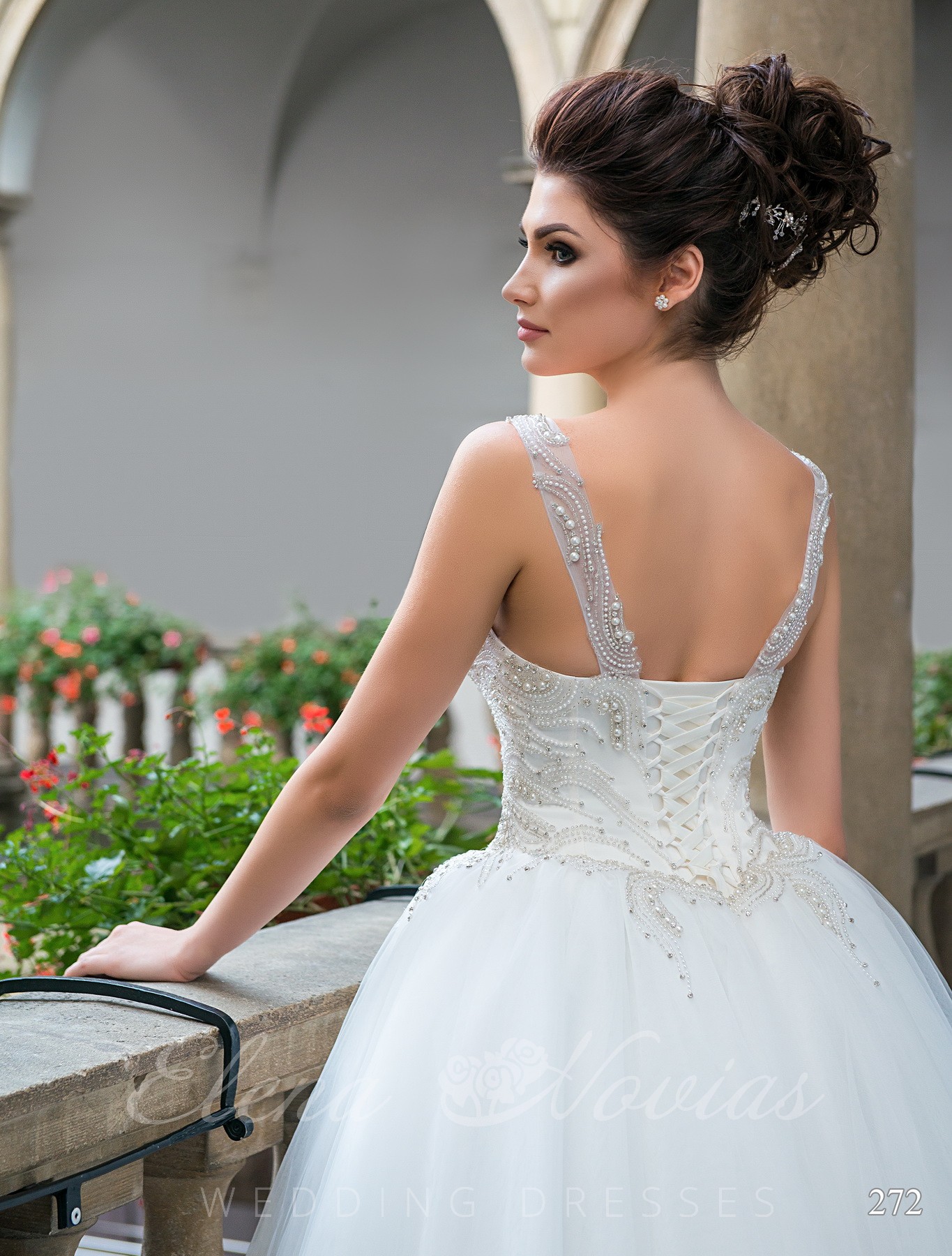 Wedding dress with a neckline model 272